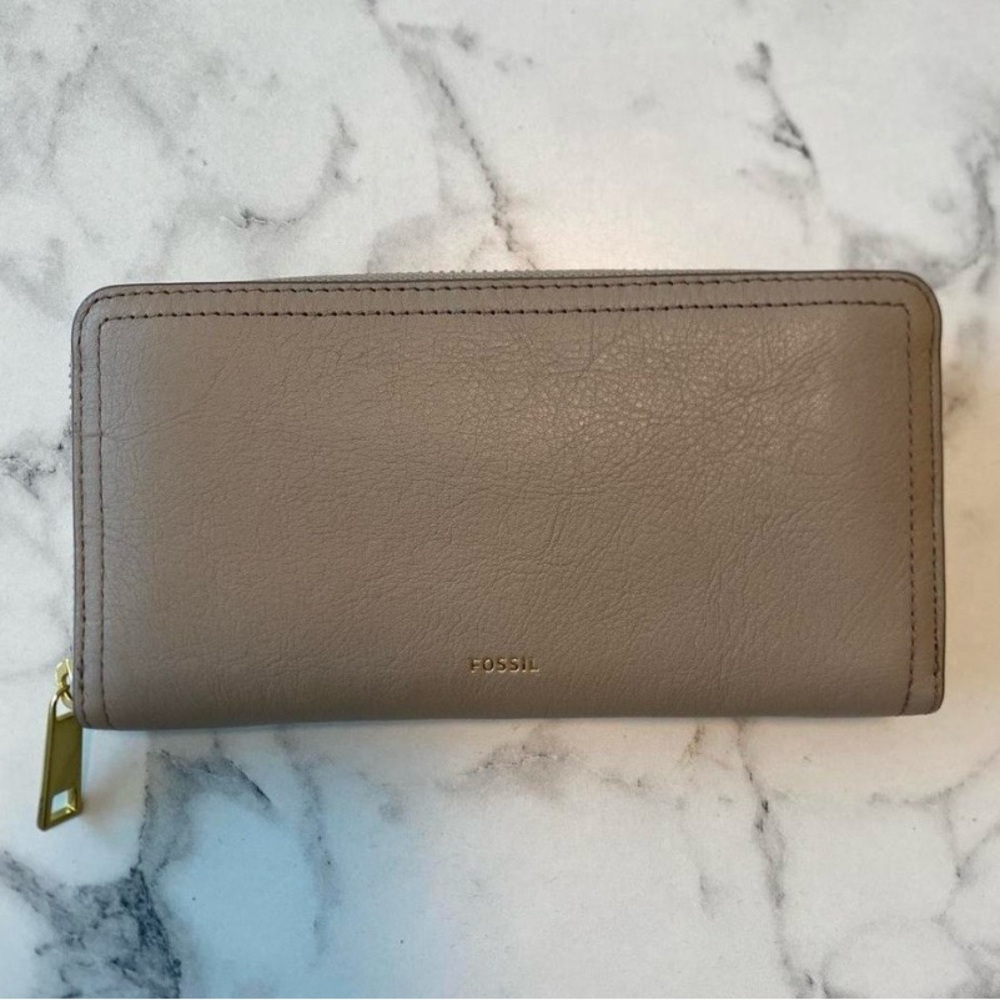 Fossil Women's Logan RFID Zip Around Clutch Wallet Light Taupe